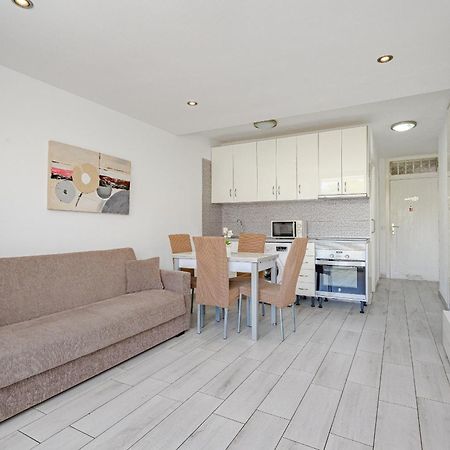 Un Dormitorio En Playa De Las Americas Адехе Екстериор снимка