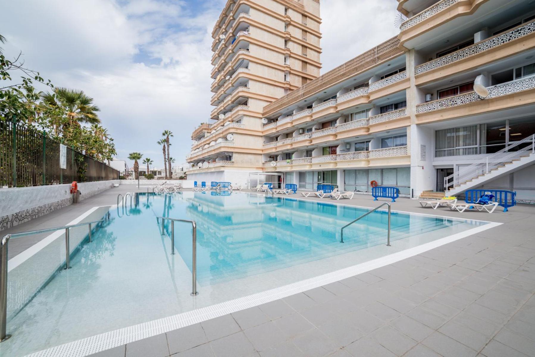 Un Dormitorio En Playa De Las Americas Адехе Екстериор снимка