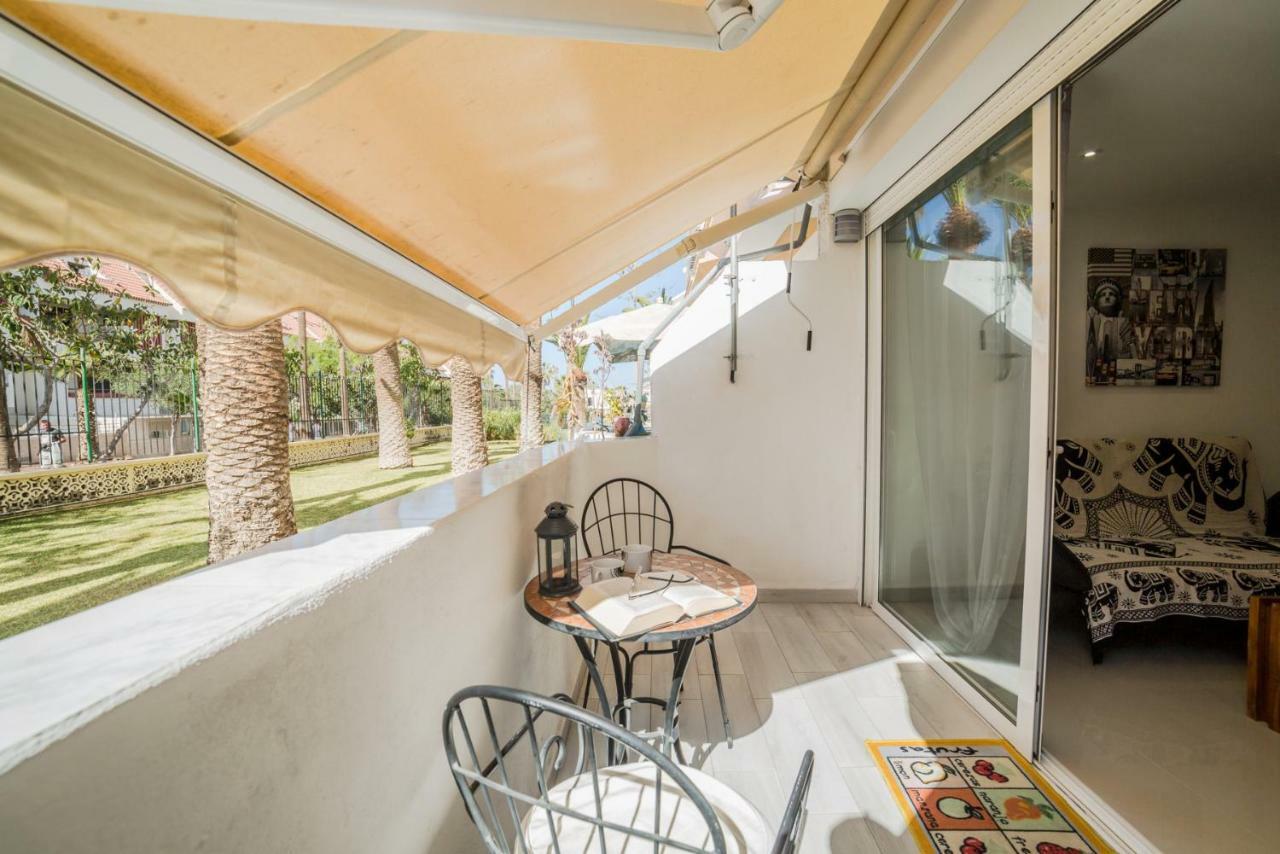 Un Dormitorio En Playa De Las Americas Адехе Екстериор снимка