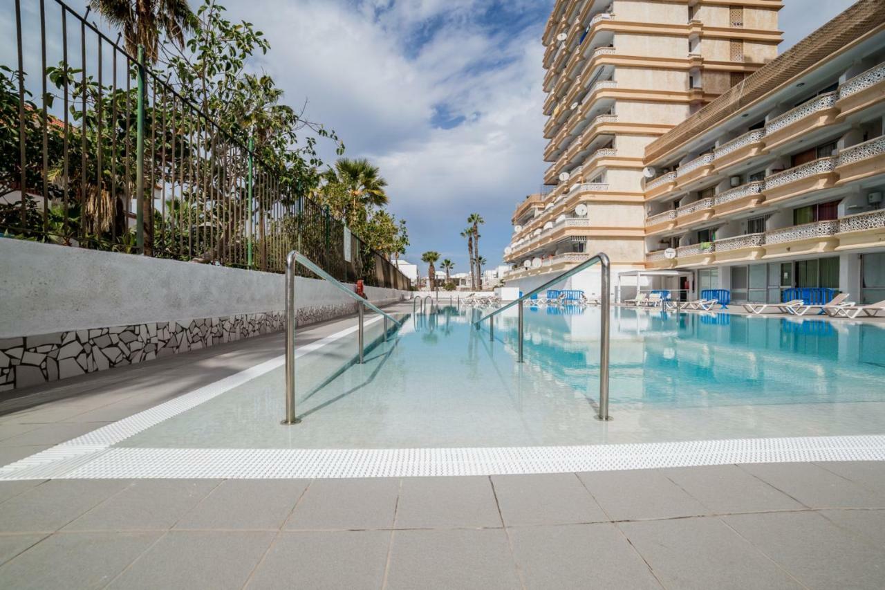 Un Dormitorio En Playa De Las Americas Адехе Екстериор снимка