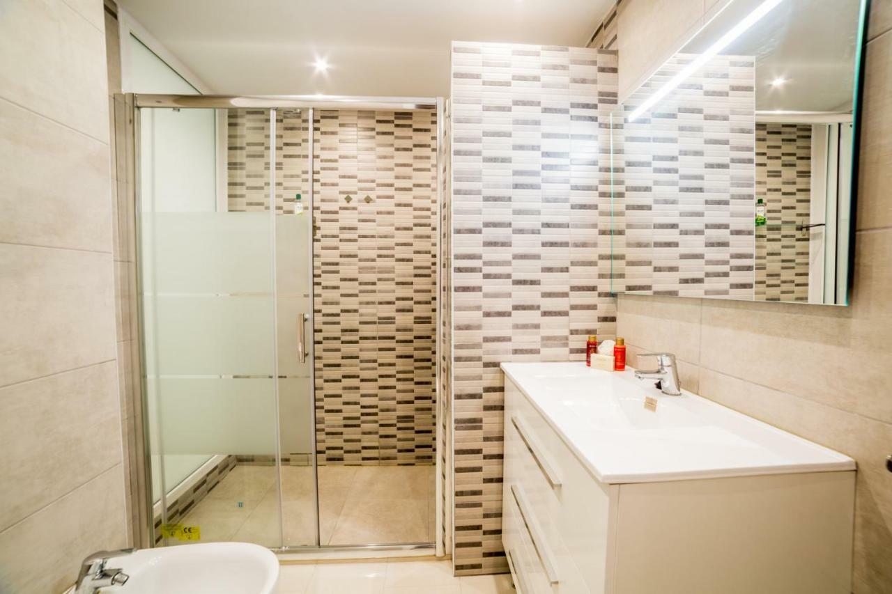 Un Dormitorio En Playa De Las Americas Адехе Екстериор снимка