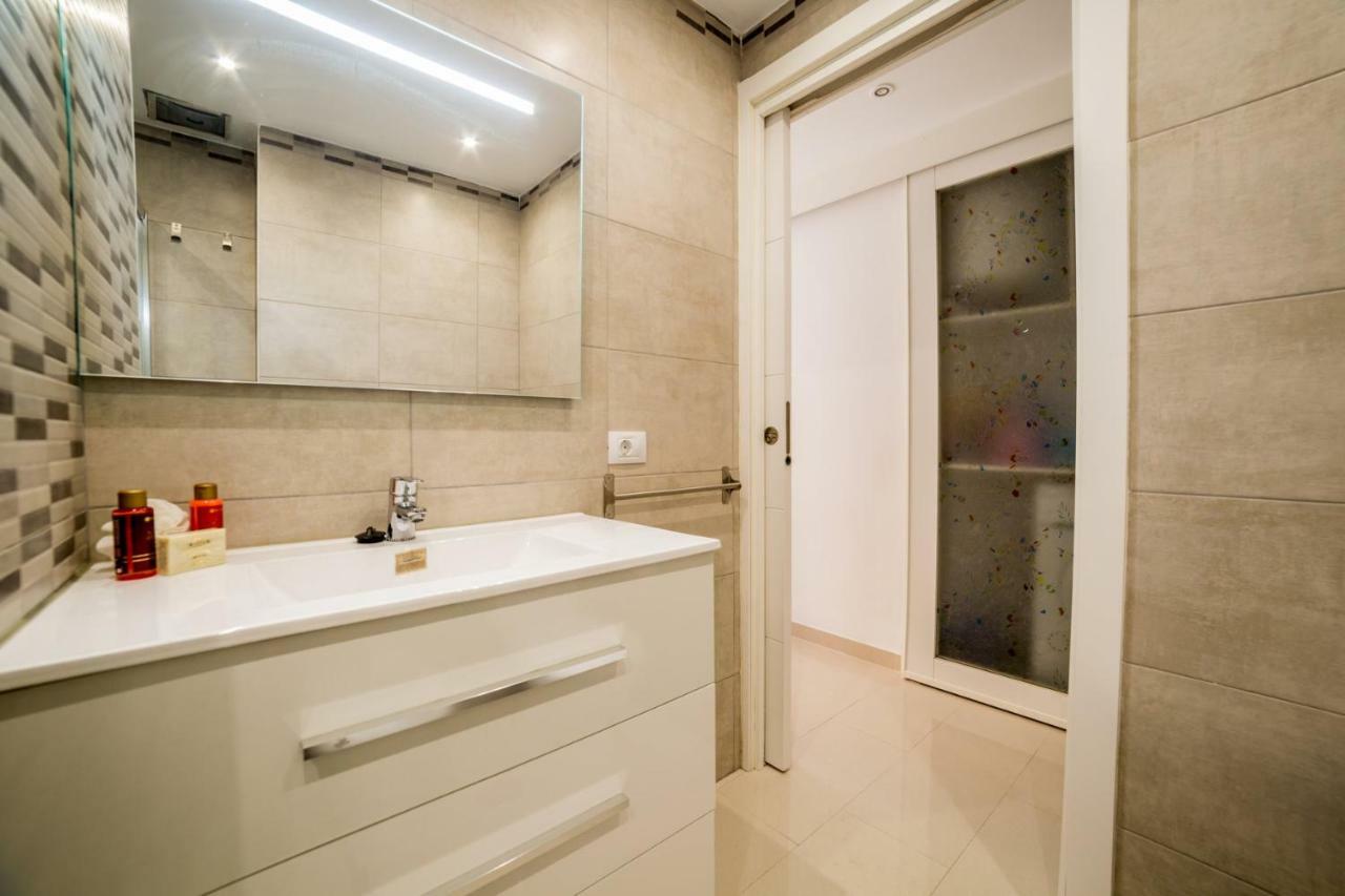 Un Dormitorio En Playa De Las Americas Адехе Екстериор снимка